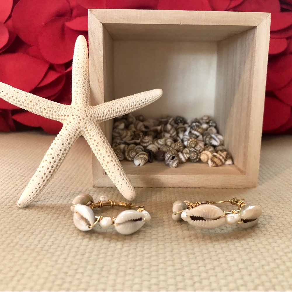Mini Seashell Pearl Hoops